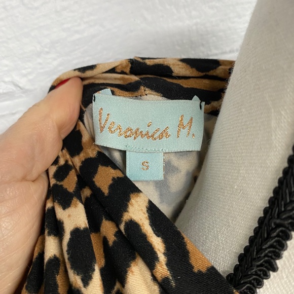 Veronica M ☀️ NWOT ☀️ Leopard Print Surplice Top - Picture 10 of 13